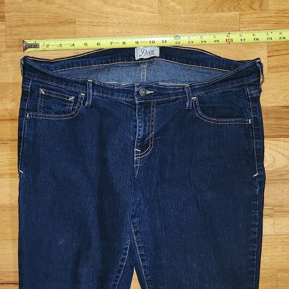 Old Navy Women's Diva Straight Leg Denim Jeans Size 14 Cotton Polyester Spandex - Picture 6 of 11